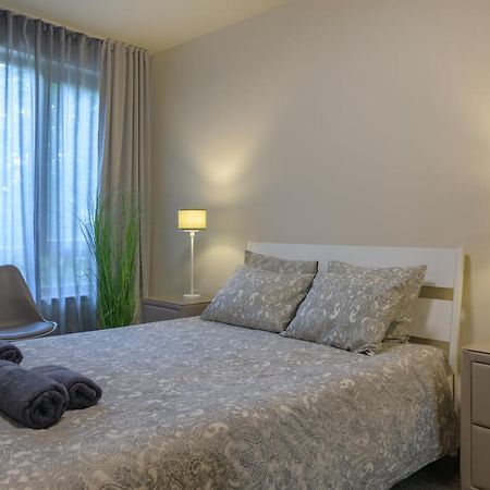 Мarelis Luxe Port Apartment Varna Exteriör bild