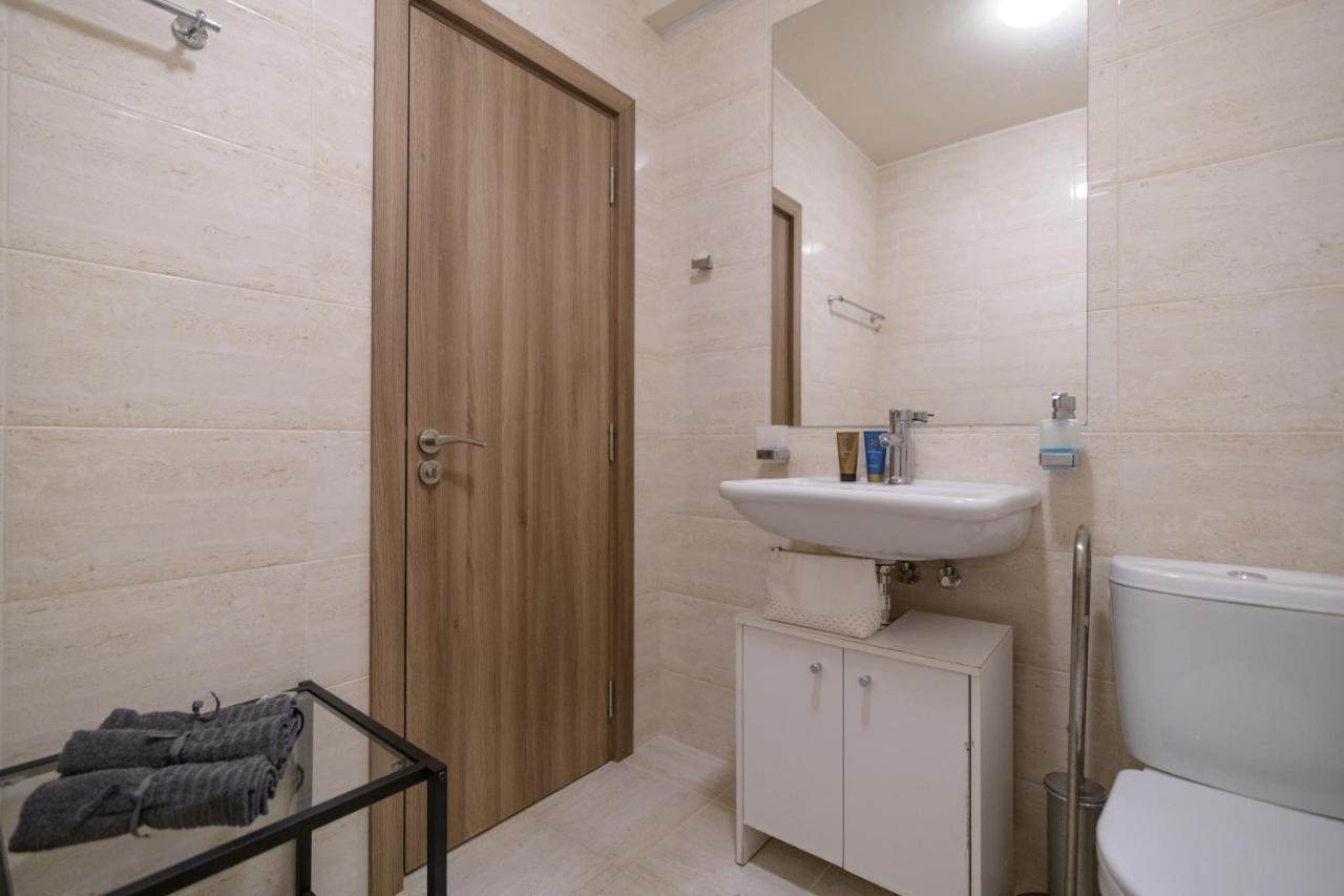 Мarelis Luxe Port Apartment Varna Exteriör bild