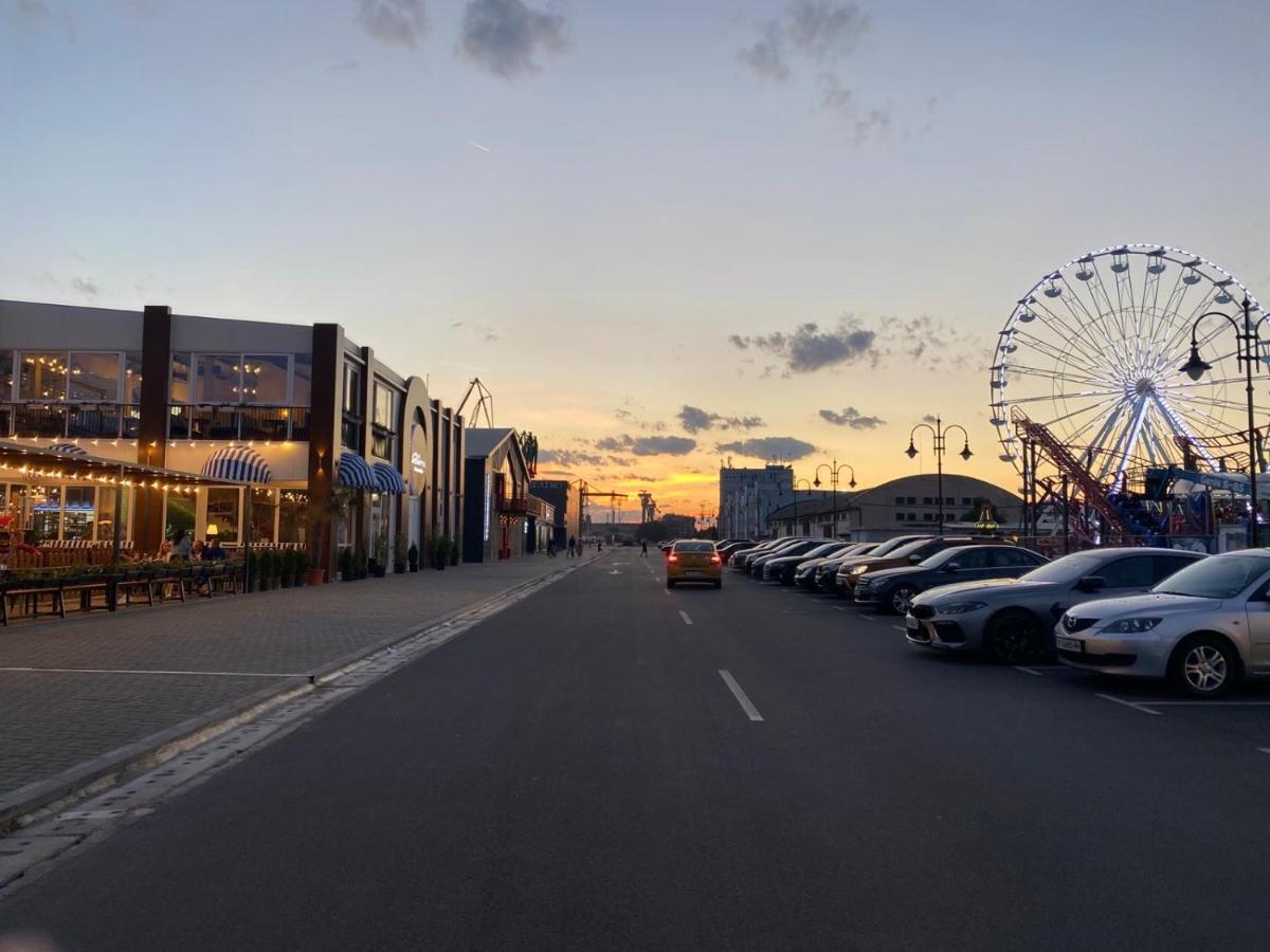 Мarelis Luxe Port Apartment Varna Exteriör bild
