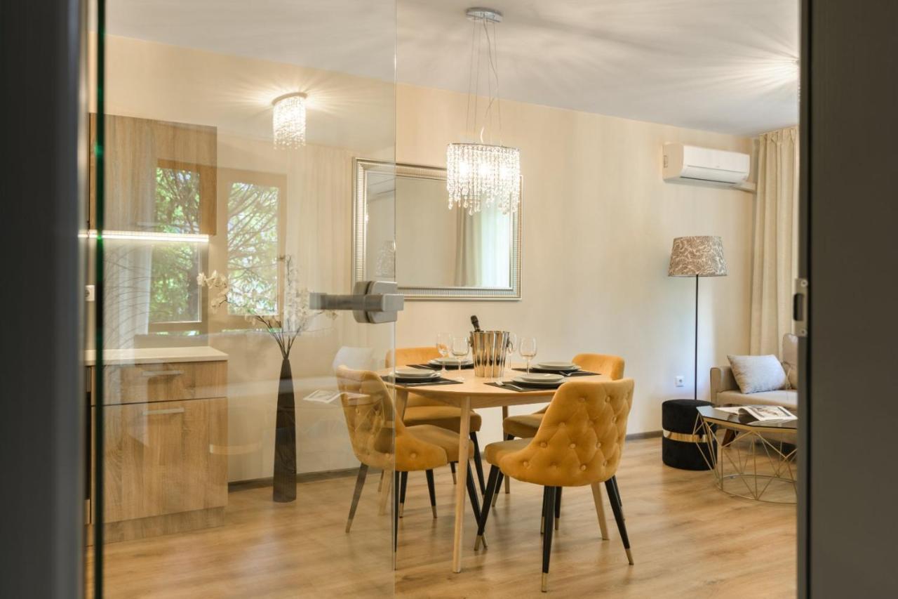 Мarelis Luxe Port Apartment Varna Exteriör bild