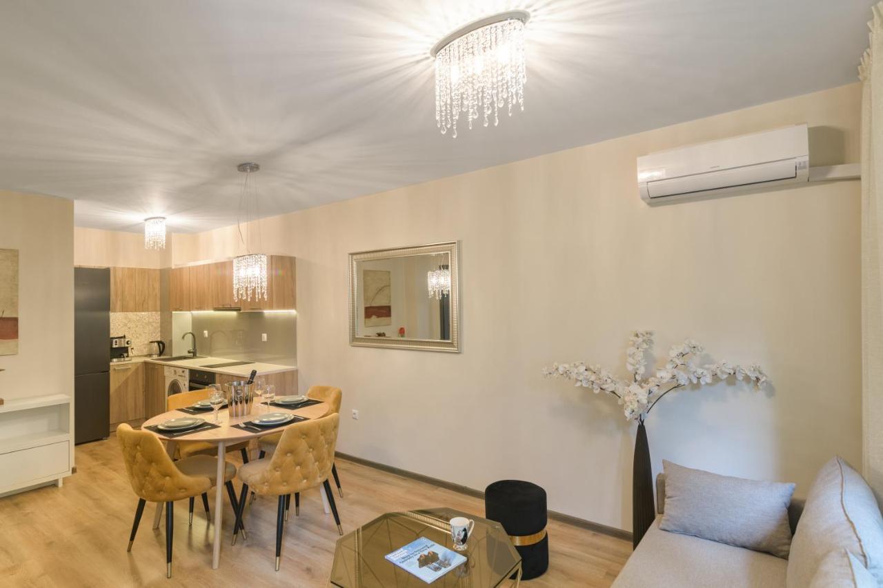 Мarelis Luxe Port Apartment Varna Exteriör bild