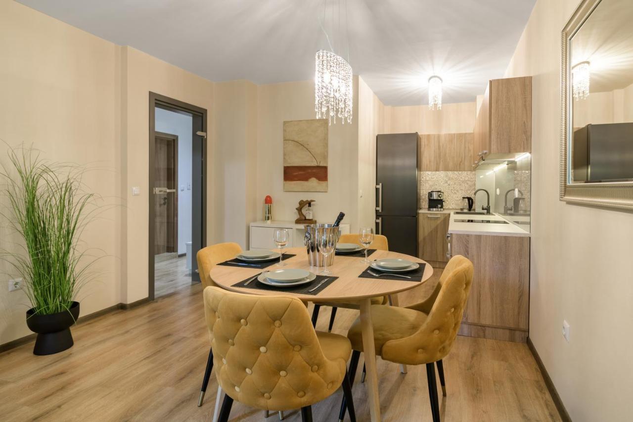 Мarelis Luxe Port Apartment Varna Exteriör bild