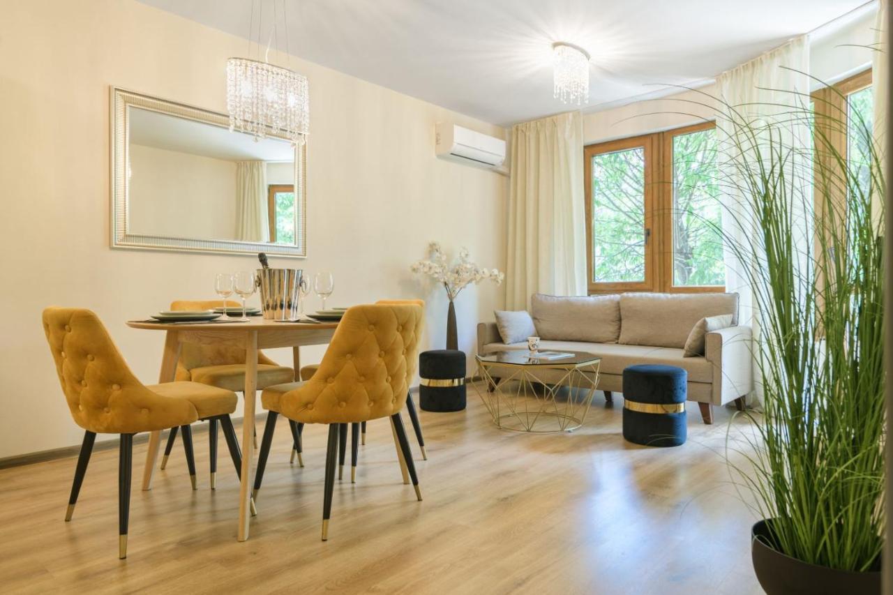Мarelis Luxe Port Apartment Varna Exteriör bild