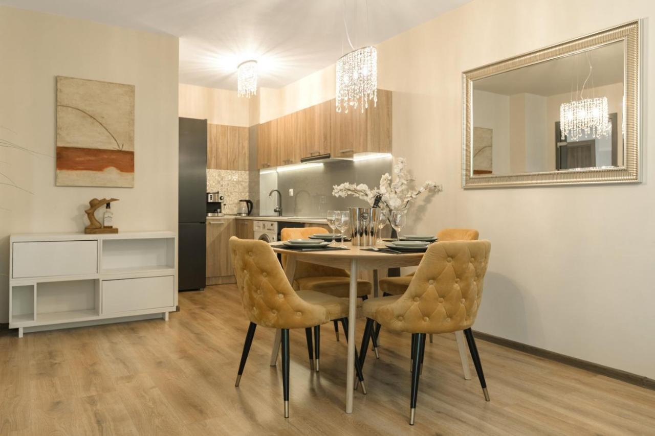 Мarelis Luxe Port Apartment Varna Exteriör bild