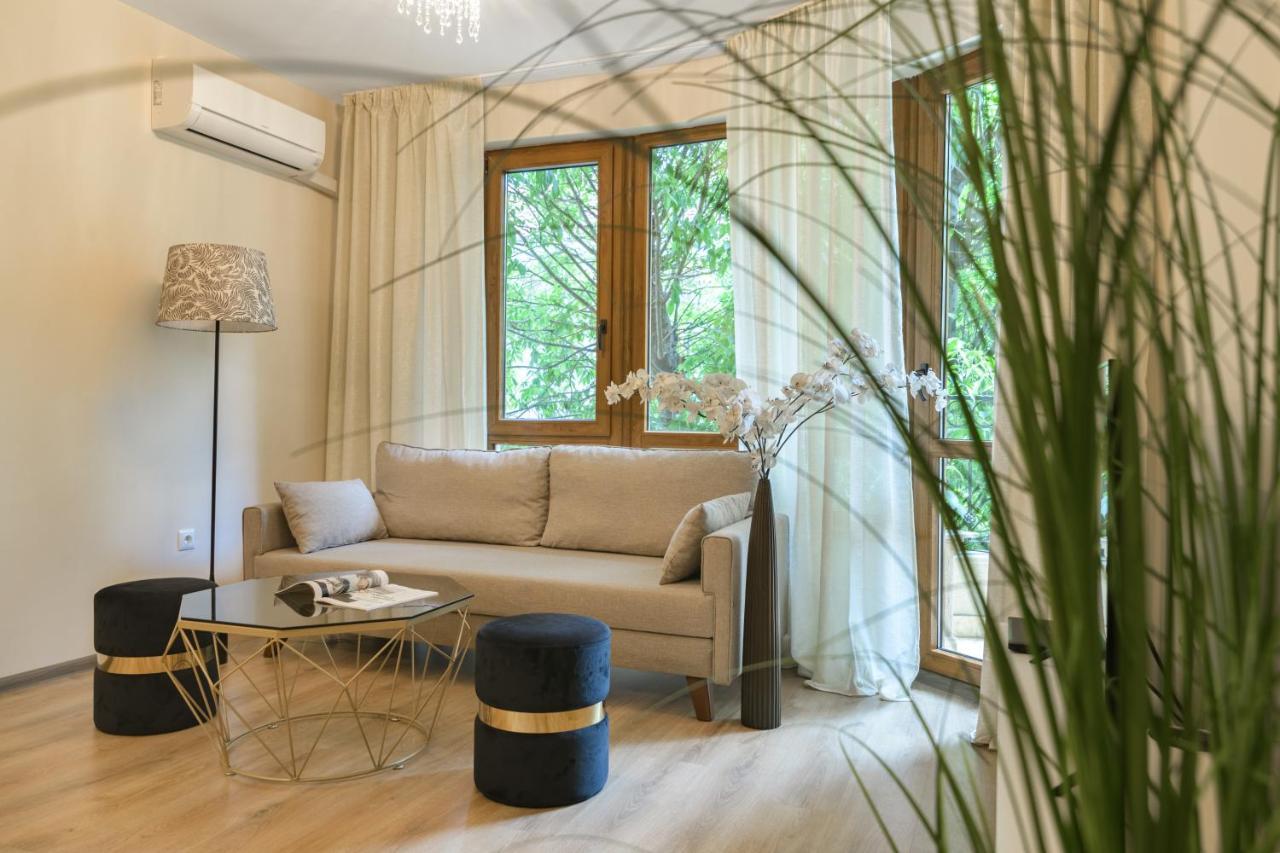 Мarelis Luxe Port Apartment Varna Exteriör bild