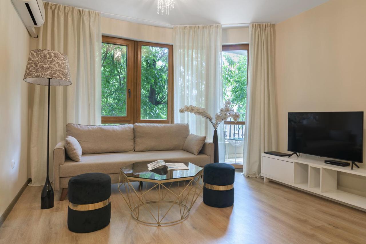 Мarelis Luxe Port Apartment Varna Exteriör bild