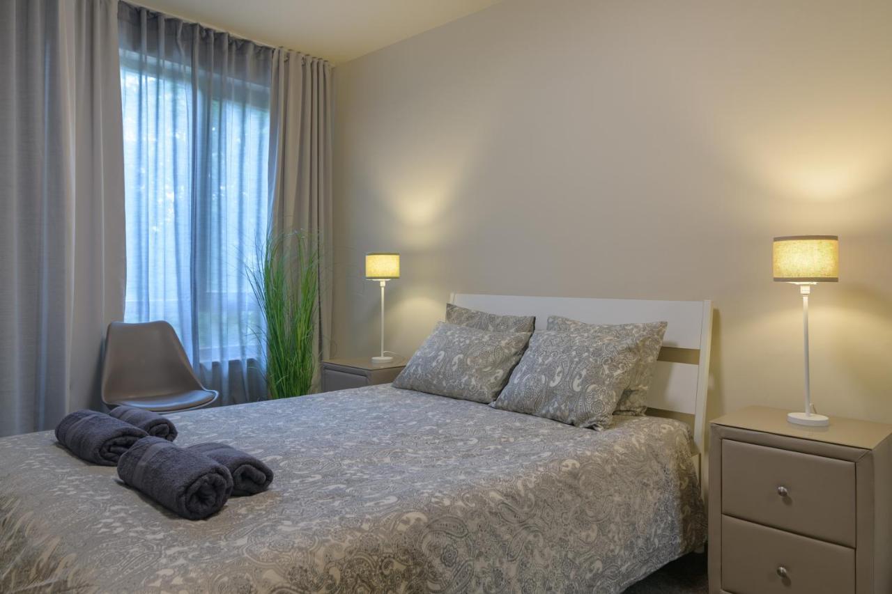 Мarelis Luxe Port Apartment Varna Exteriör bild
