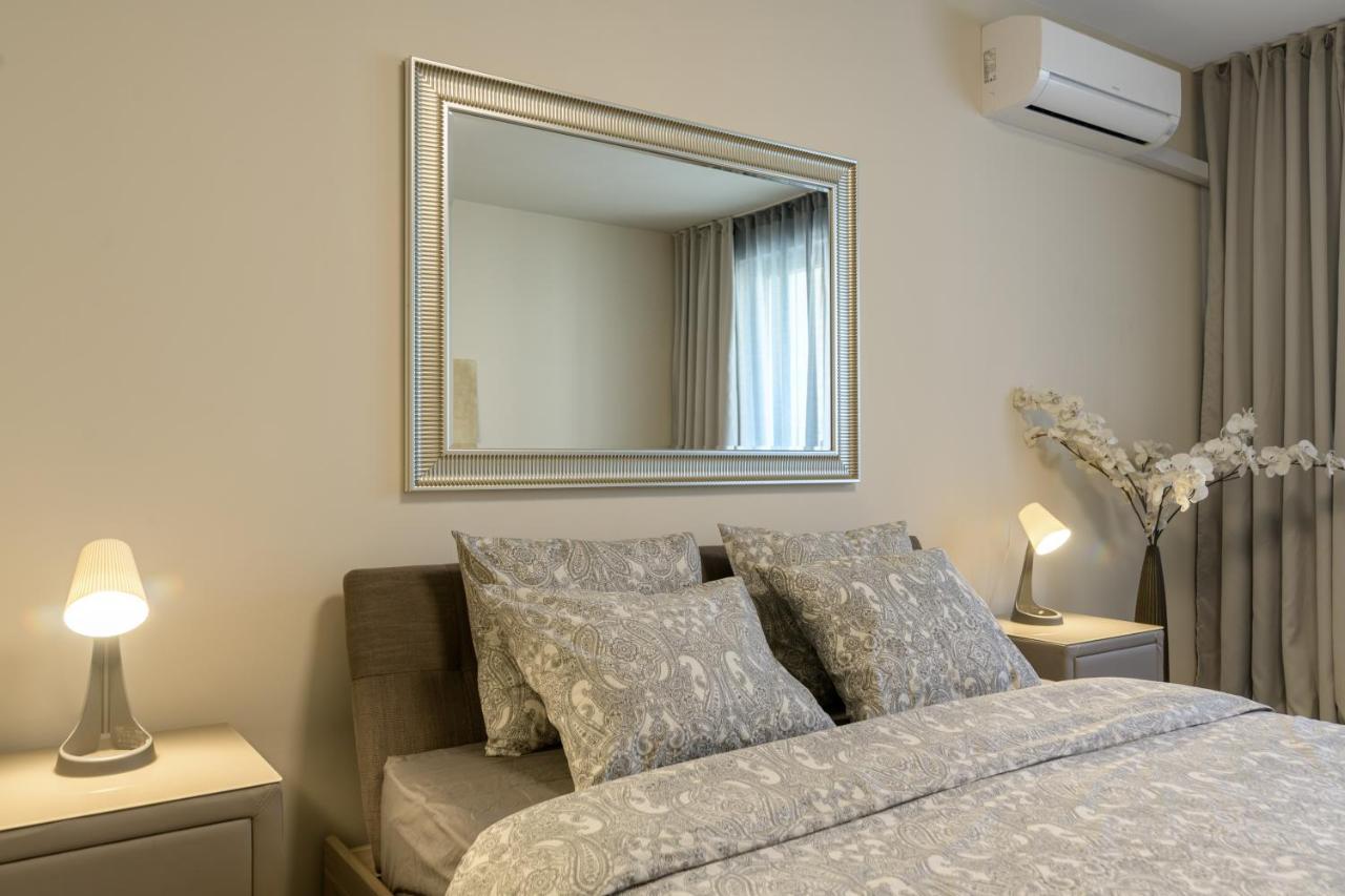 Мarelis Luxe Port Apartment Varna Exteriör bild