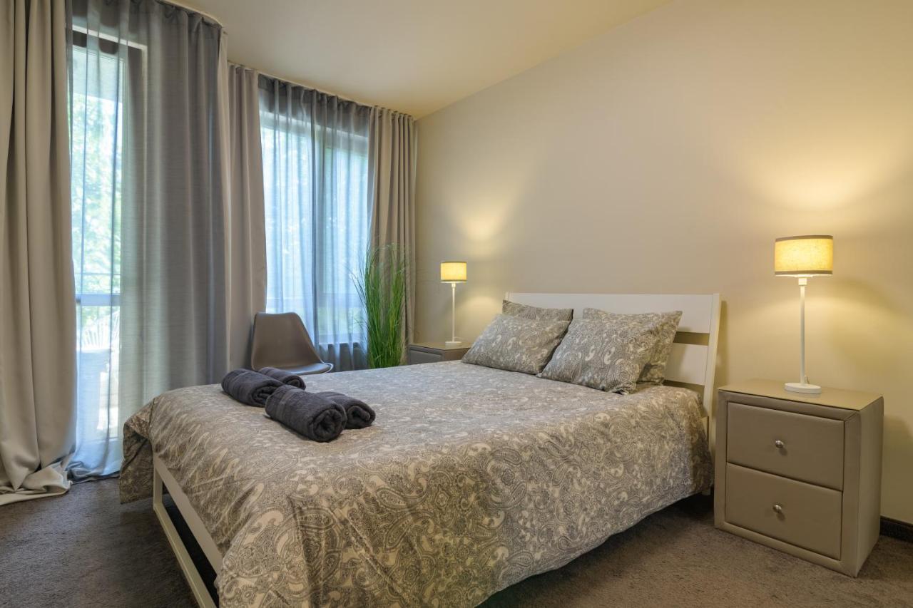 Мarelis Luxe Port Apartment Varna Exteriör bild